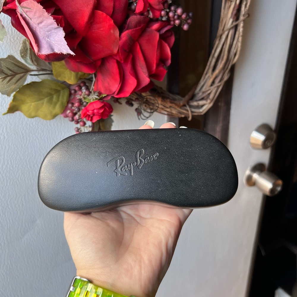 Ray-Ban black hard case sunglasses/eye glasses case